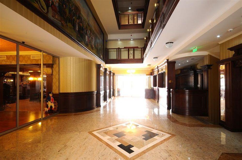 Hotel Debrecen מלון 3*