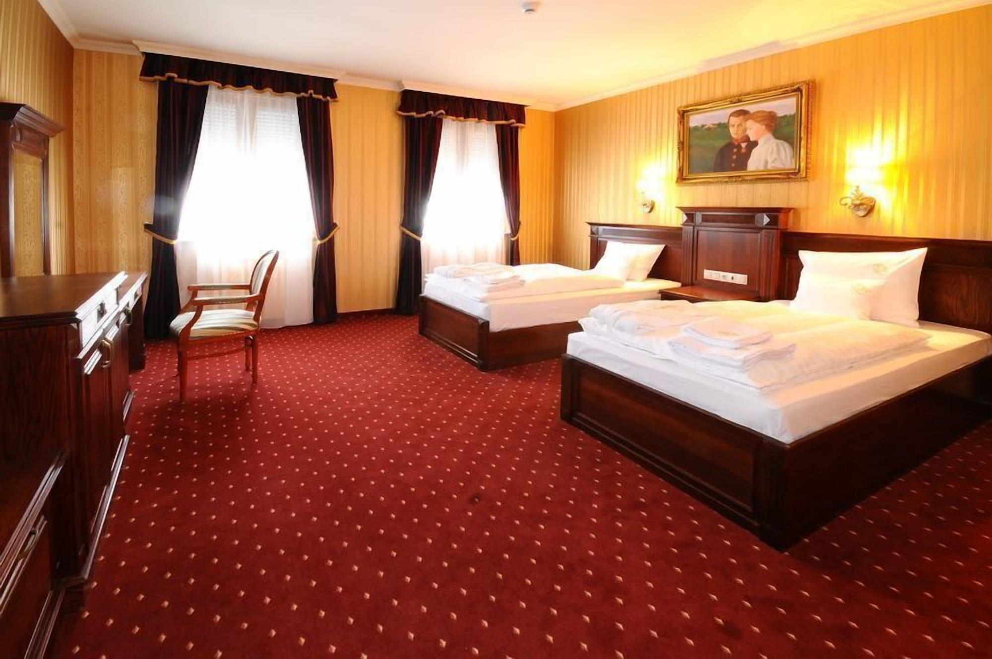 Hotel Debrecen מלון