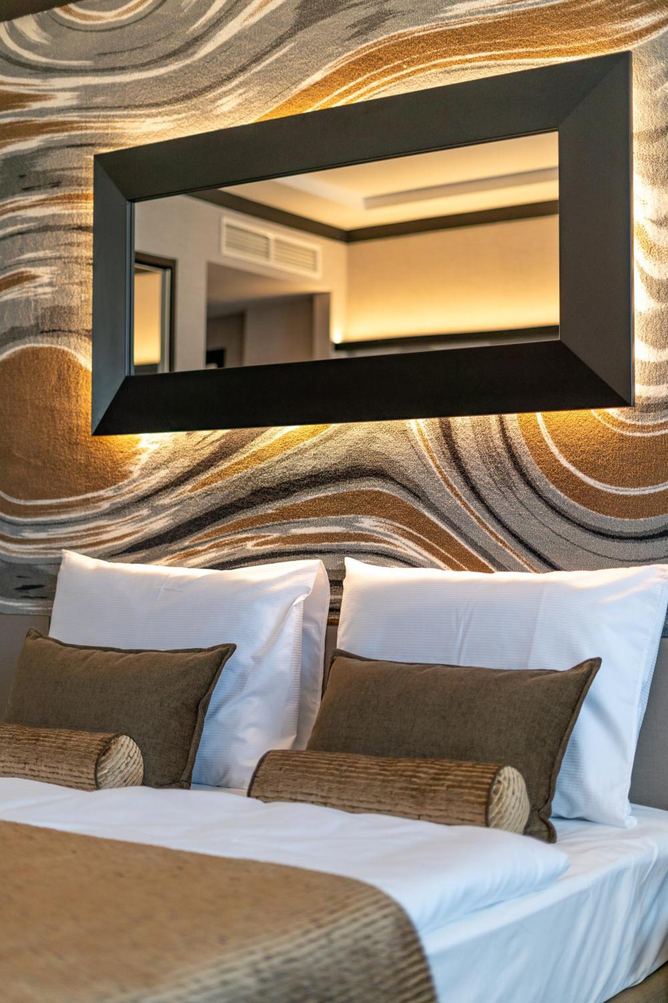 מלון Hotel Debrecen 3*