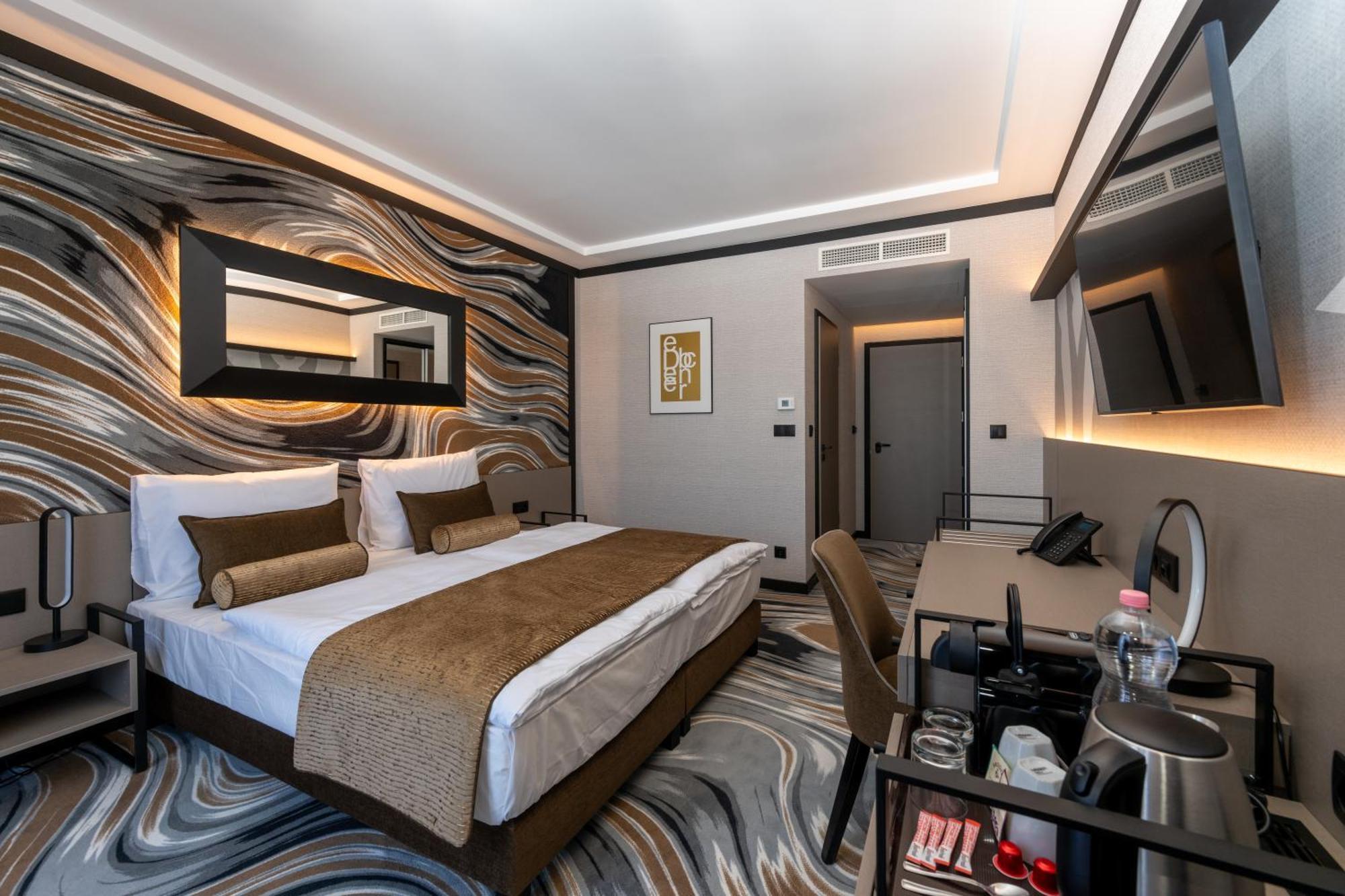 Hotel Debrecen מלון 3*