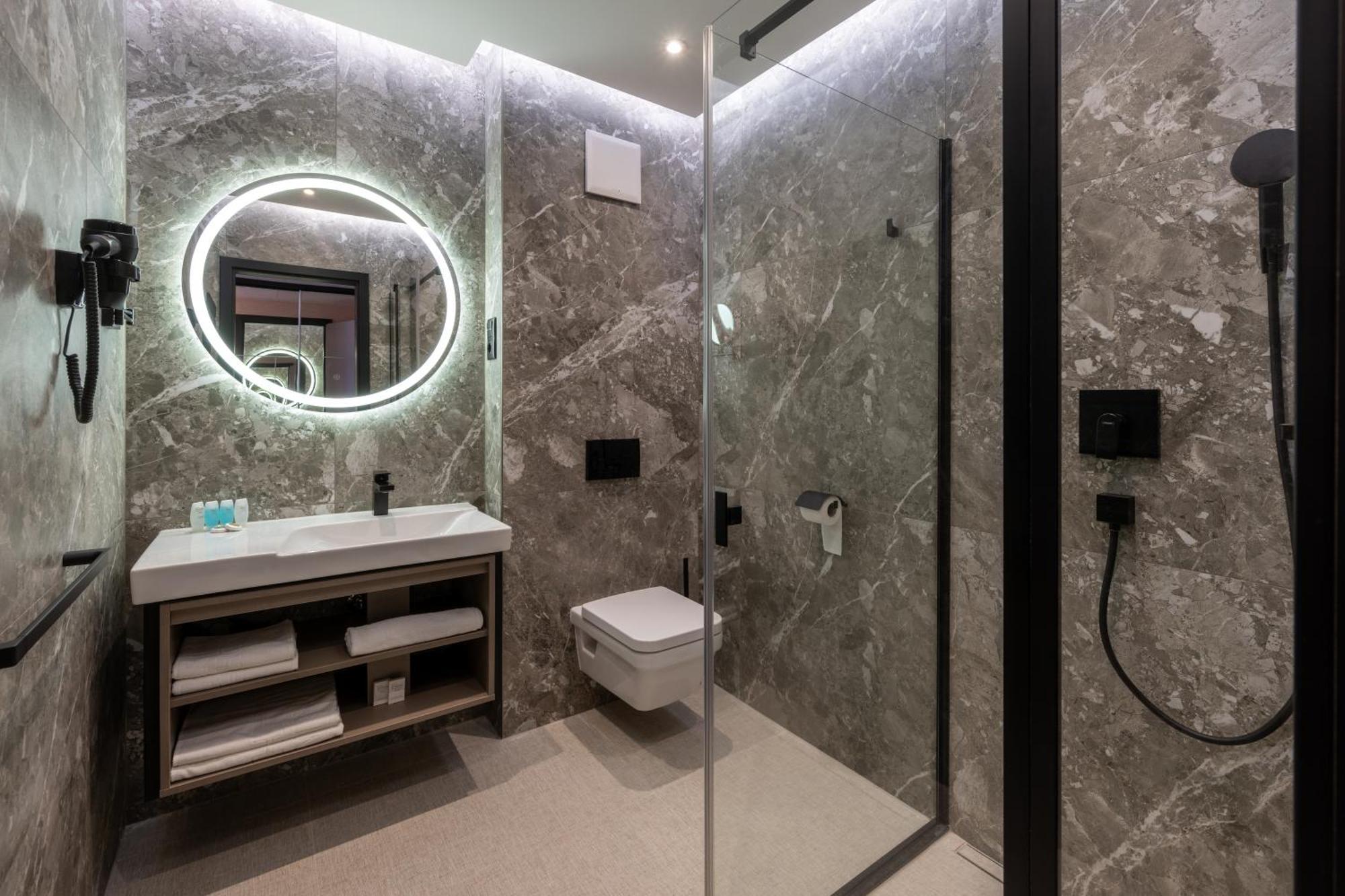 מלון Hotel Debrecen 3*