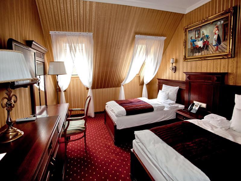 מלון Hotel Debrecen 3*